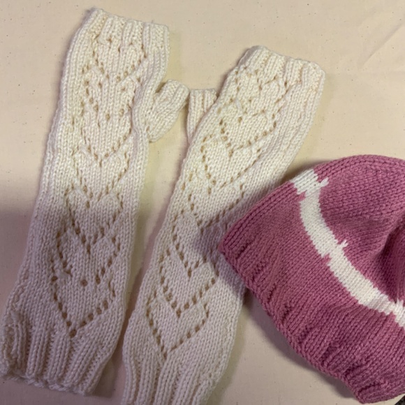 Arm warmers and touque - Picture 3 of 3